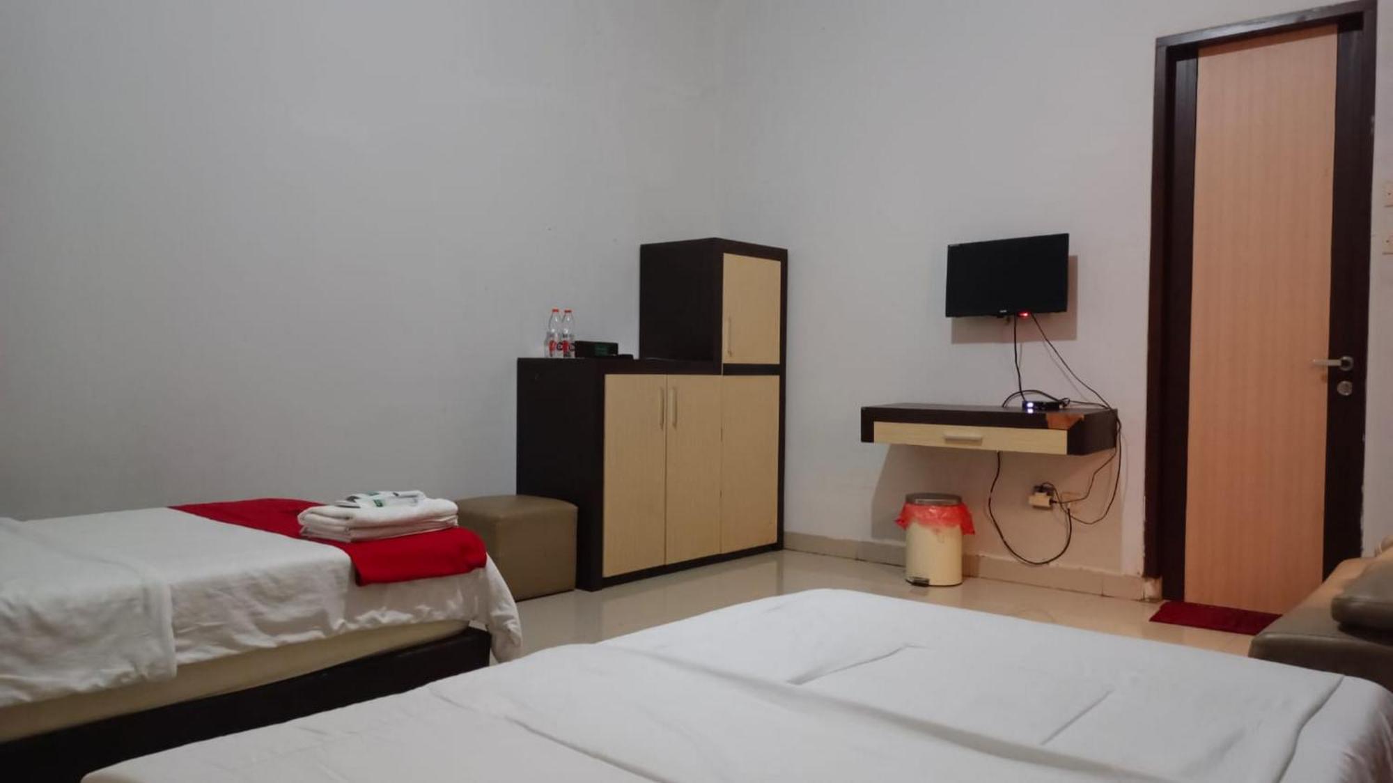 Reddoorz Syariah At Grand Taufiq Tarakan Exterior foto